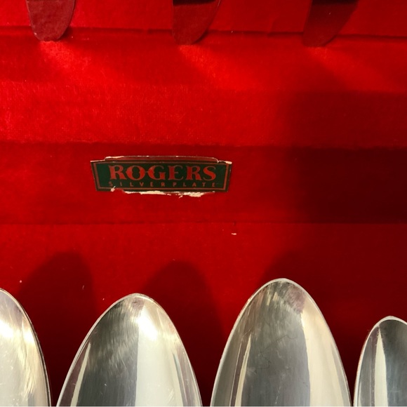 W. M. Roger’s Silverplate Flatware Set in Display Case - Picture 10 of 15